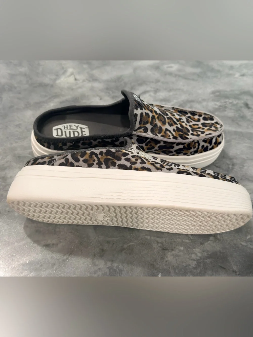 Hey Dude Austin Lift Classic Leopard Women Slip On Size 9 - Picture 3 of 6
